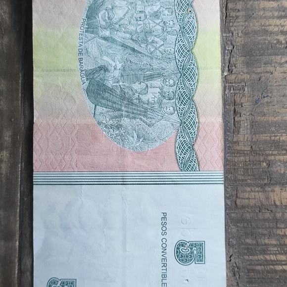 Assorted World Currency Notes - Picture 4 of 16